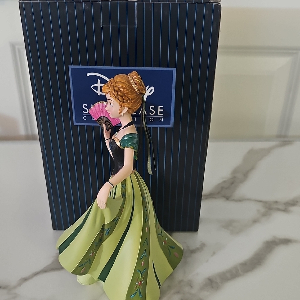 Disney Princess Anna Disney Showcase Figure - Picture 3 of 7